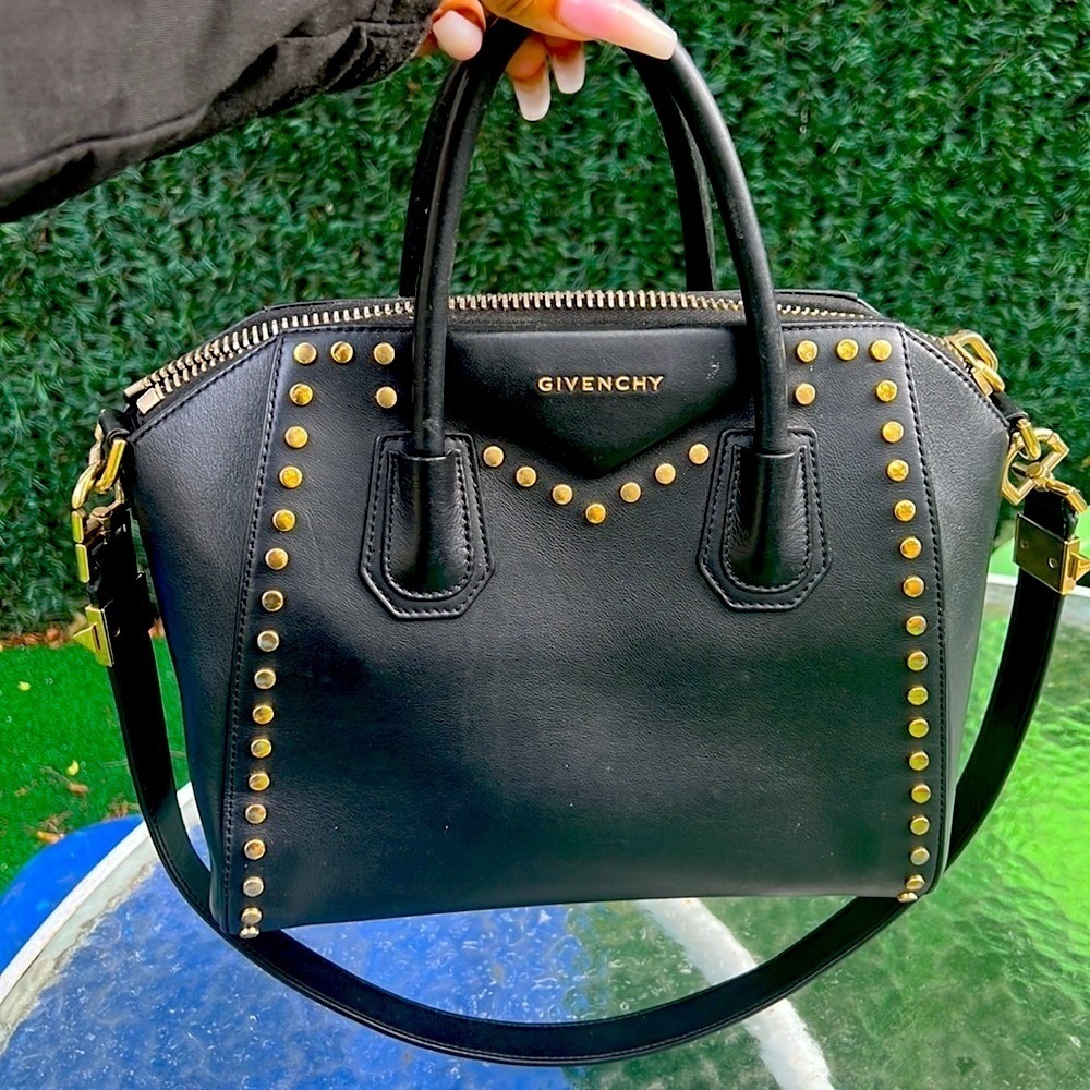 GIVENCHY Antigona black with gold stud details